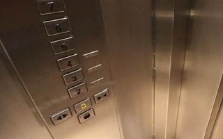 梦见坐电梯(梦见坐电梯一直不到自己的楼层)