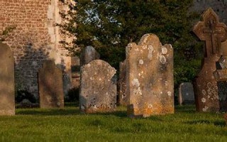 梦见坟墓着火(梦见坟墓起火了)